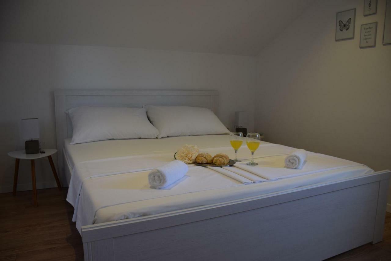 Apartments Zelic Vodice Esterno foto