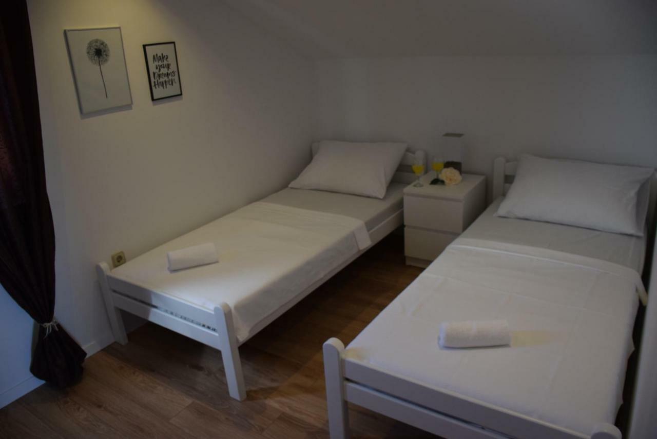 Apartments Zelic Vodice Esterno foto
